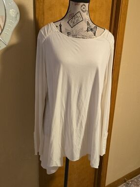 Indigenous Women's Cream Long Sleeve Scoop Neck Top 100% Organic Cotton